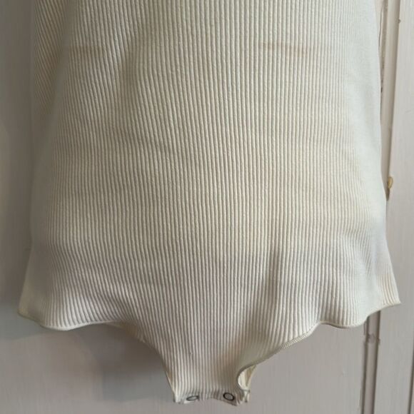 Vtg 60s Cream/Ivory Turtleneck Ribbed Nylon Short Sleeve Bodysuit-Scalloped Trim - Picture 5 of 9